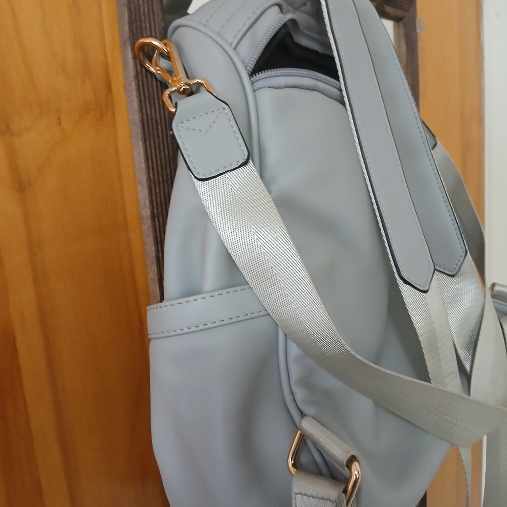 Women's Purse/Backpack - Picture 6 of 8